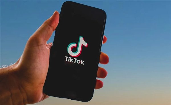 TikTok王者归来！重返美国应用商店下载量翻倍：竞品遭重击